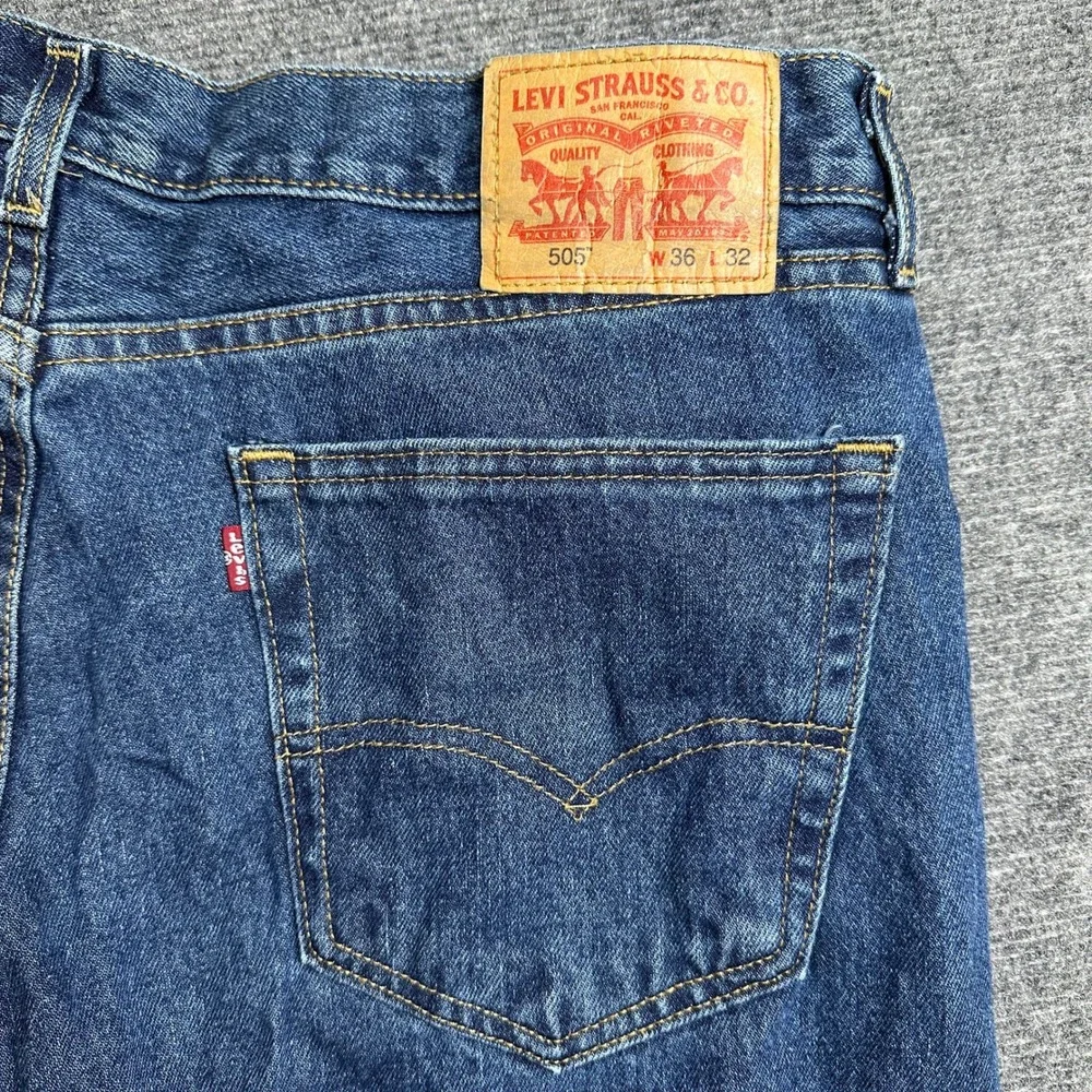 Levis 505 Regular Fit Jeans Mens 36x32 Dark Wash Straight Leg 100% Cotton Denim